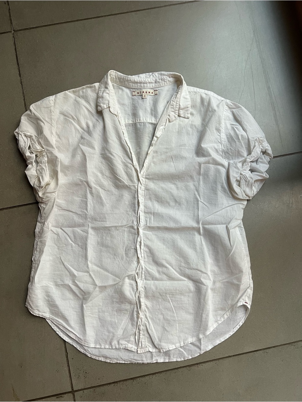 XiRENA White Short-Sleeve Casual Button-Down Shirt